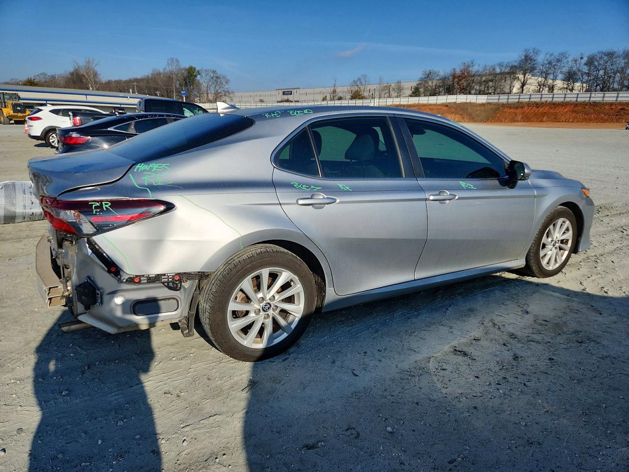 2021 TOYOTA CAMRY LE photo 3
