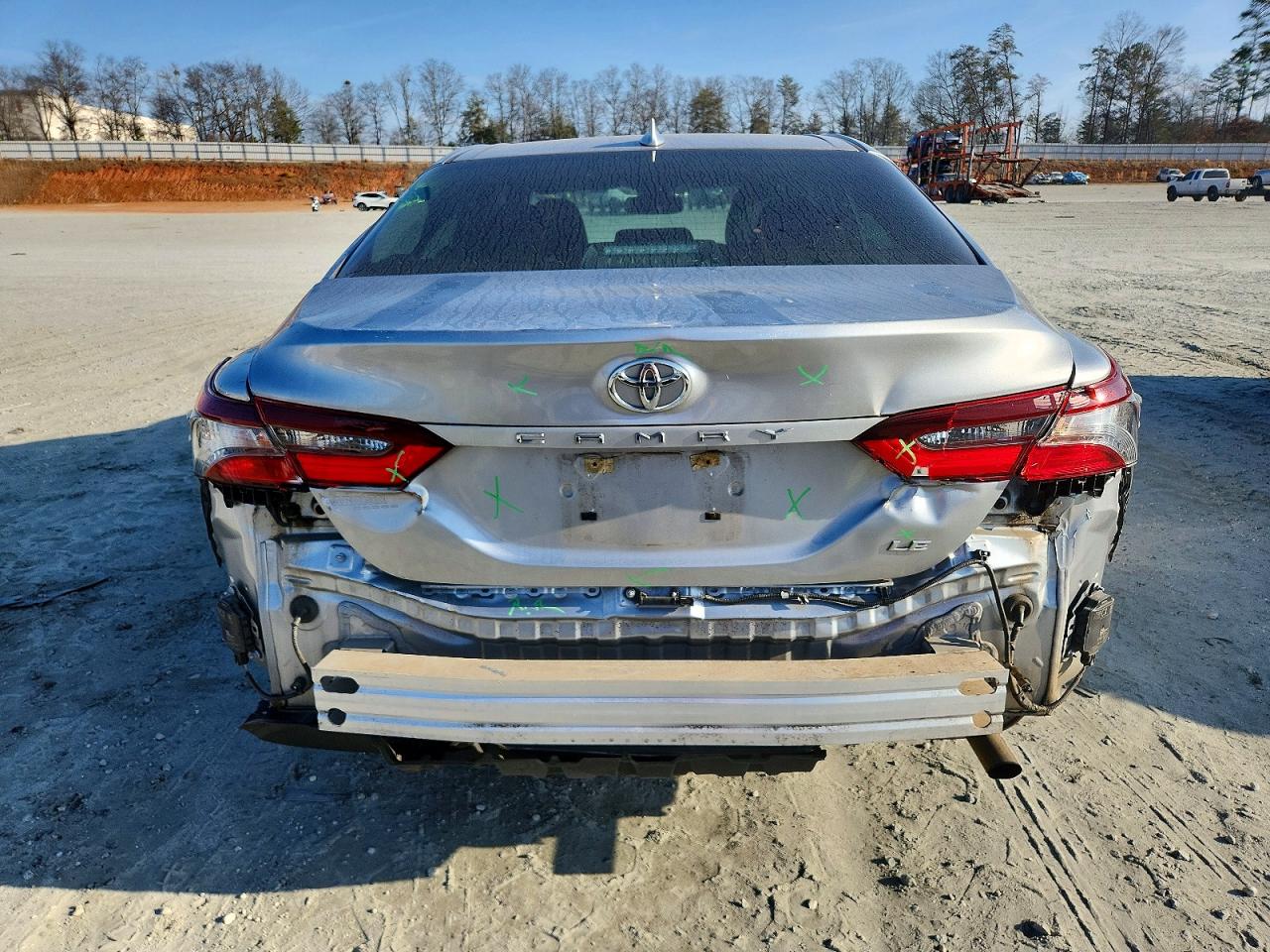 2021 TOYOTA CAMRY LE photo 6