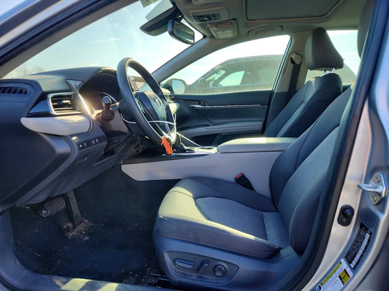 2021 TOYOTA CAMRY LE photo 7
