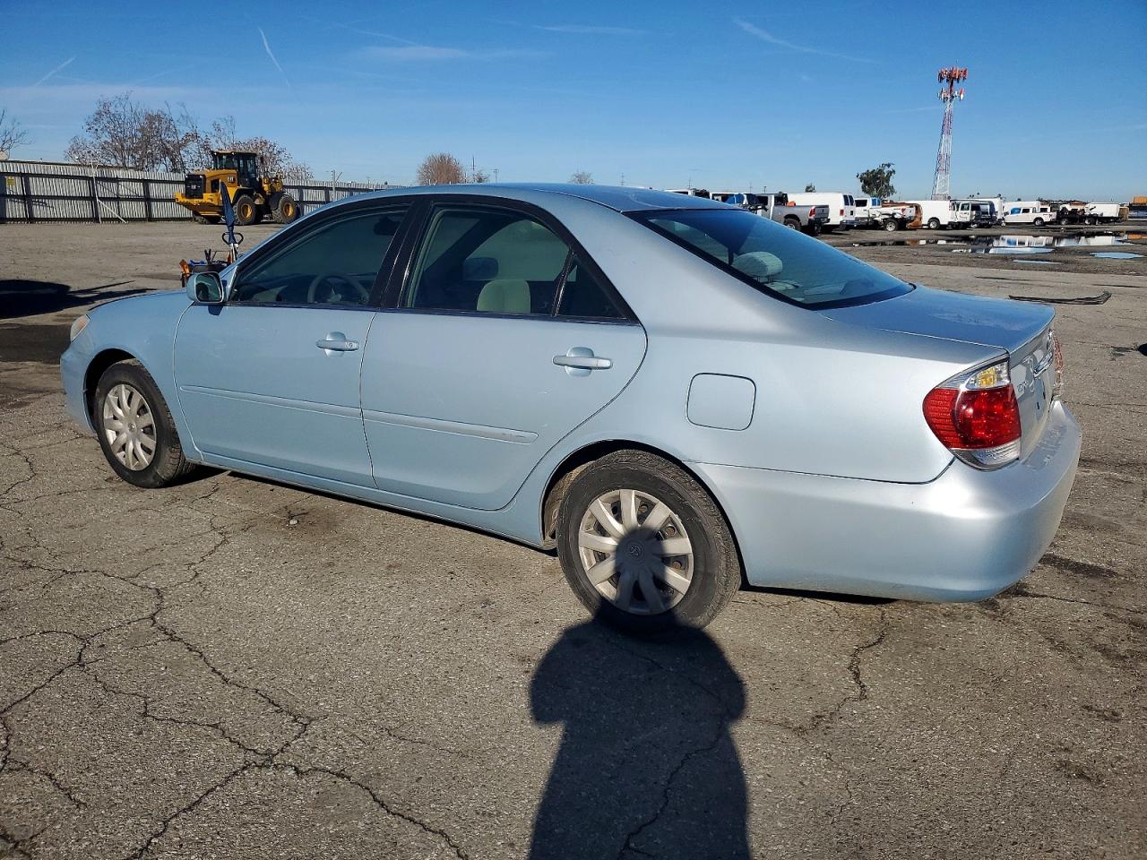 2006 TOYOTA CAMRY LE photo 2