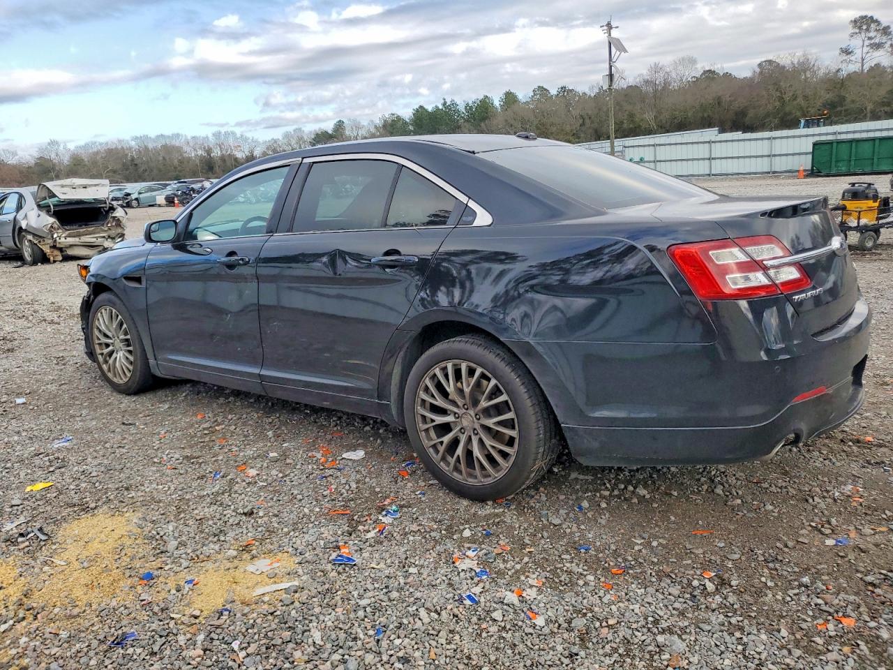 2015 FORD TAURUS LIMITED photo 2