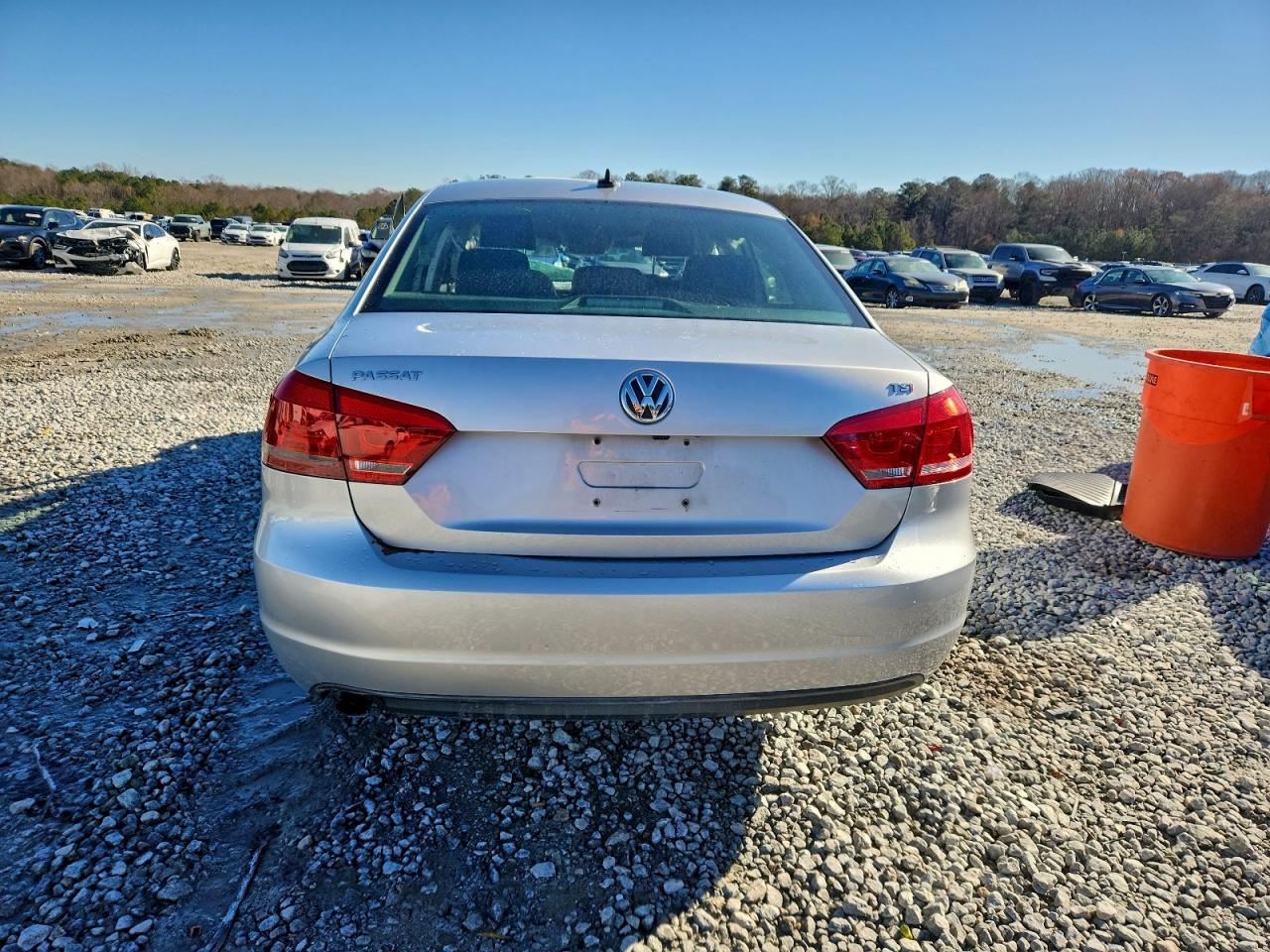 2015 VOLKSWAGEN PASSAT S photo 6