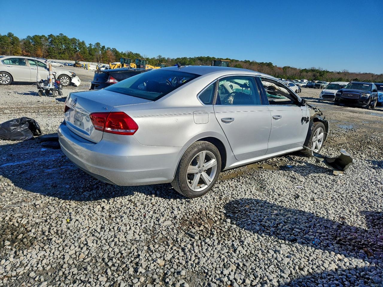 2015 VOLKSWAGEN PASSAT S photo 3