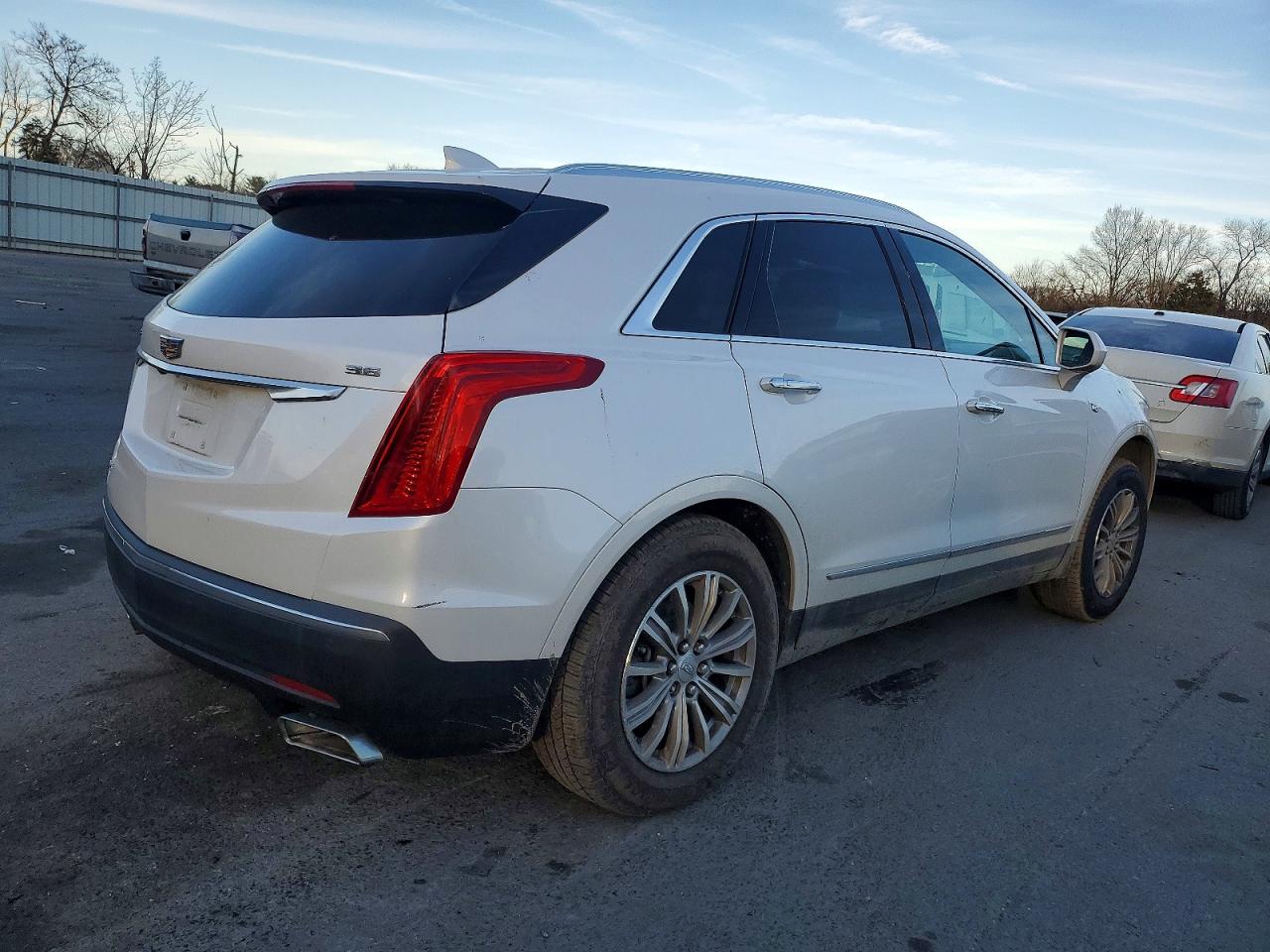 2019 CADILLAC XT5 LUXURY photo 3