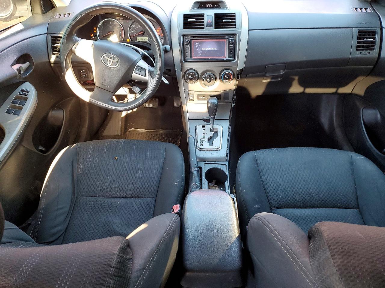 2013 TOYOTA COROLLA BASE photo 8