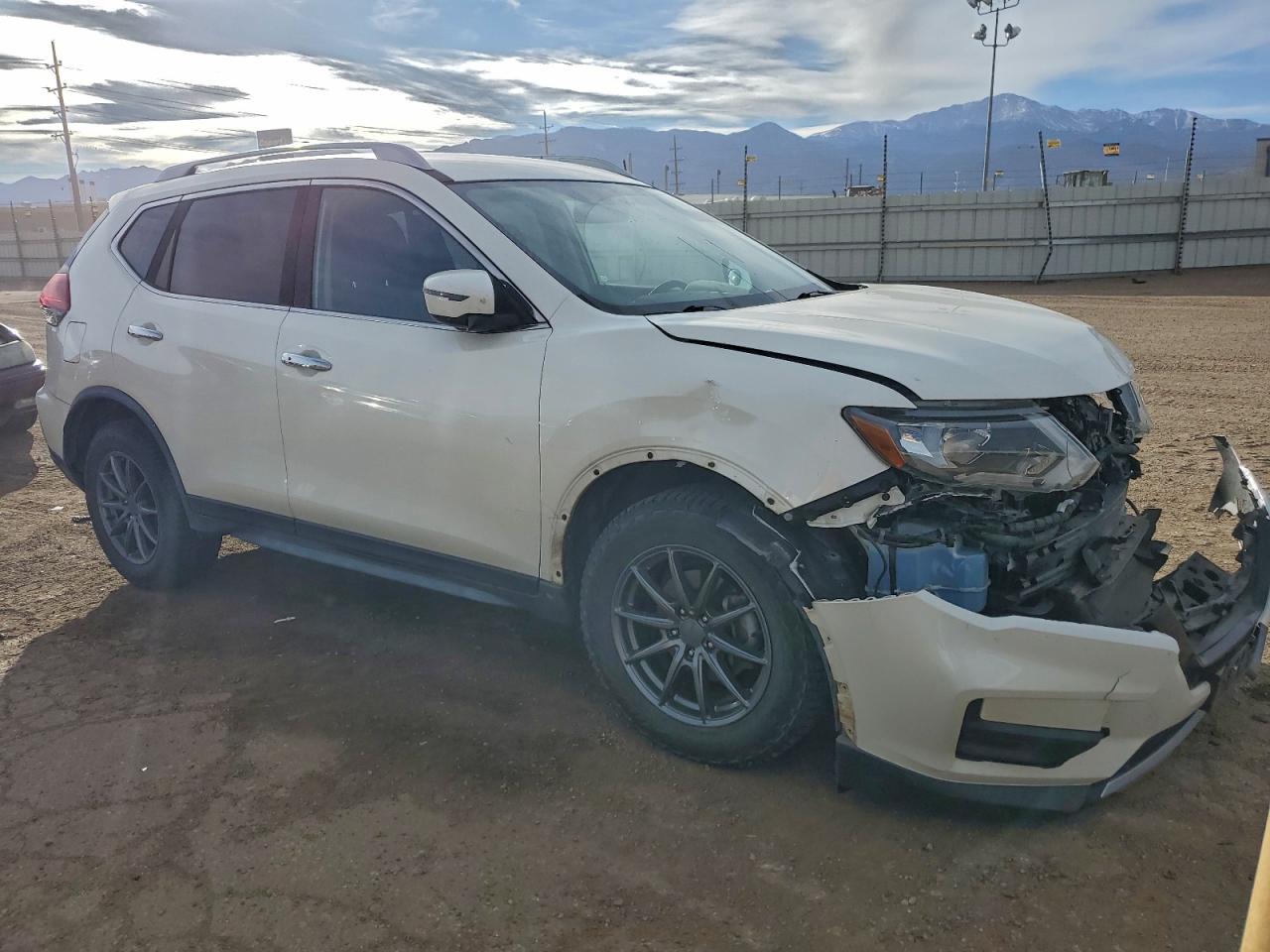 2018 NISSAN ROGUE S photo 4