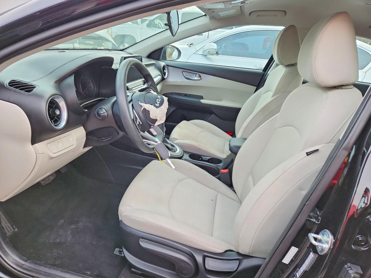 2023 KIA FORTE LX photo 7