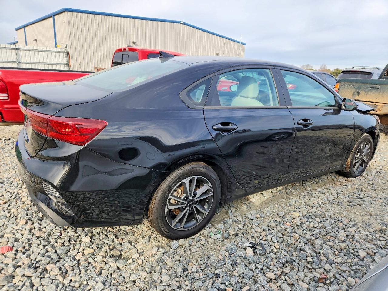 2023 KIA FORTE LX photo 3