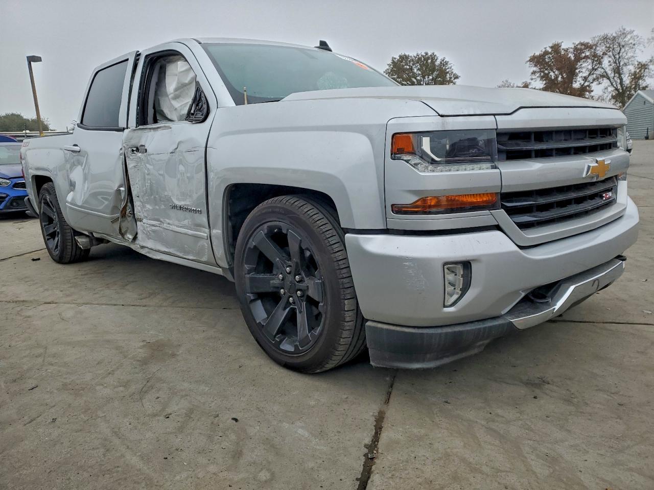 2018 CHEVROLET SILVERADO K1500 LT photo 4