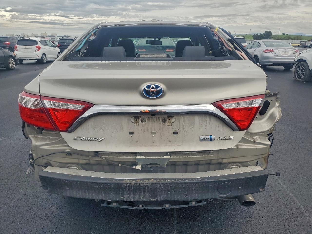 2016 TOYOTA CAMRY HYBRID photo 6