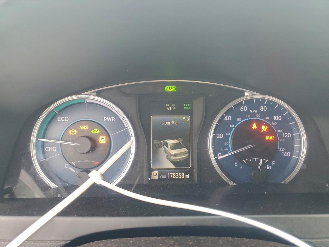 2016 TOYOTA CAMRY HYBRID photo 9