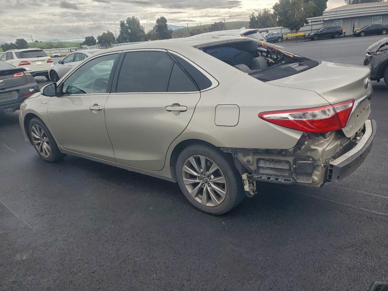 2016 TOYOTA CAMRY HYBRID photo 2