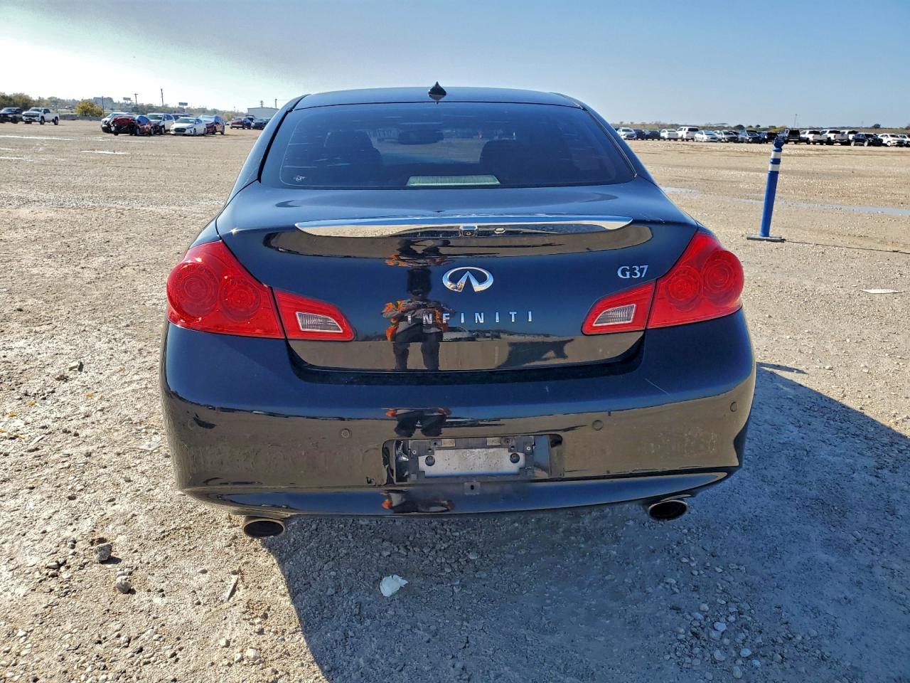 2011 INFINITI G37 BASE photo 6