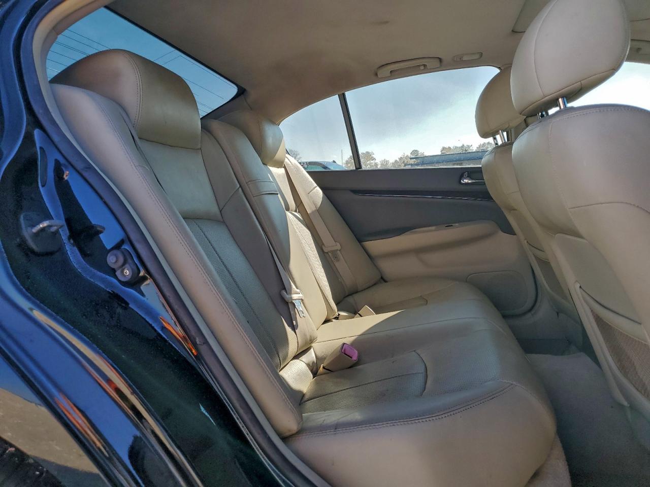 2011 INFINITI G37 BASE photo 10