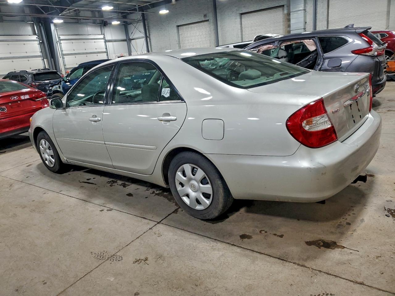2003 TOYOTA CAMRY LE photo 2