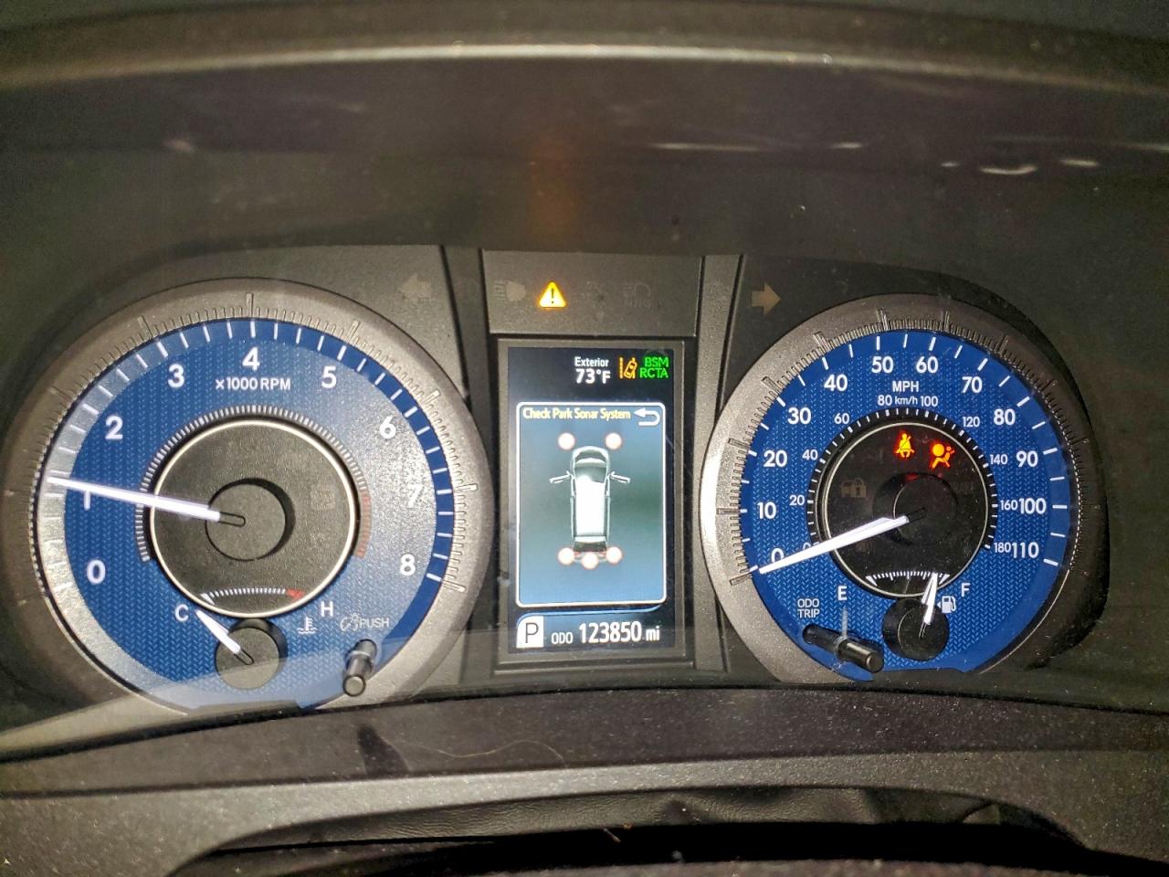2020 TOYOTA SIENNA XLE photo 9