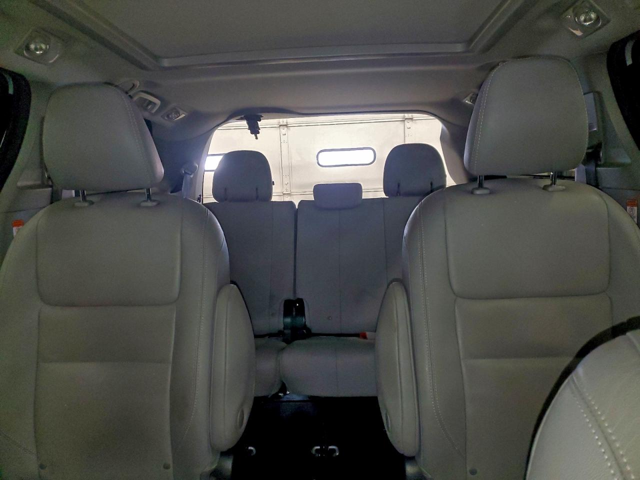 2020 TOYOTA SIENNA XLE photo 10