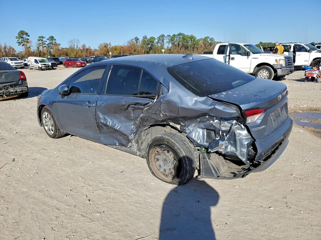 2021 TOYOTA COROLLA LE photo 2