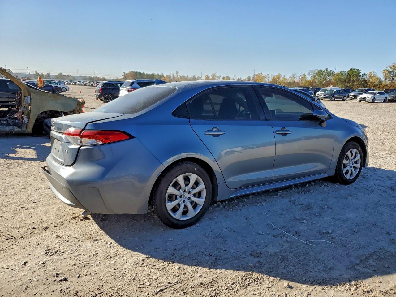 2021 TOYOTA COROLLA LE photo 3