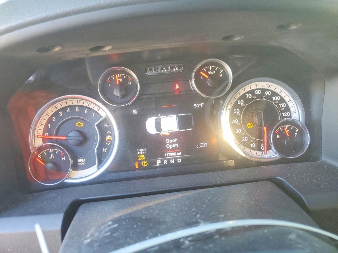 2016 RAM 1500 SLT photo 17