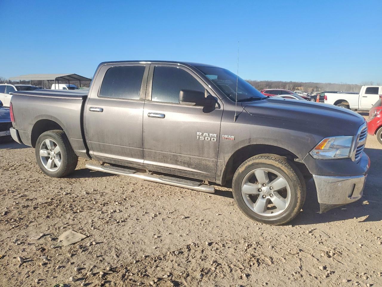 2016 RAM 1500 SLT photo 7