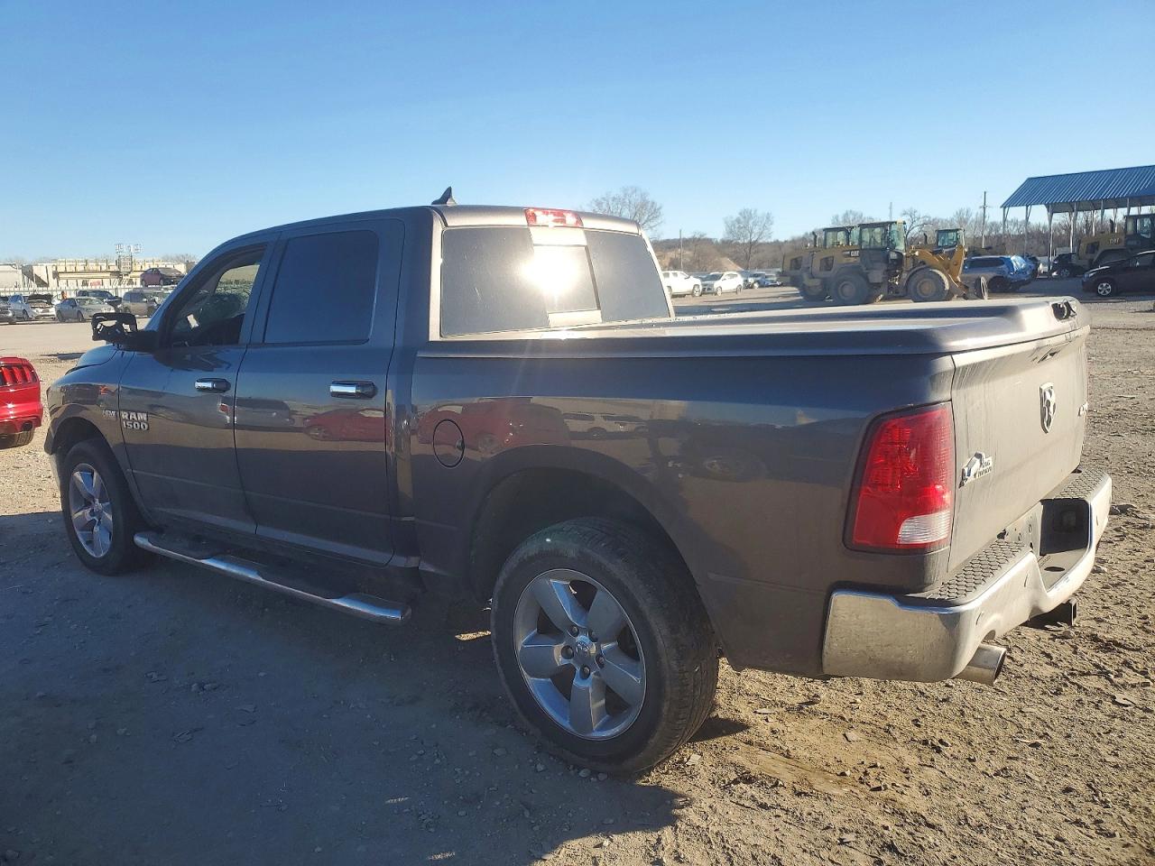 2016 RAM 1500 SLT photo 3