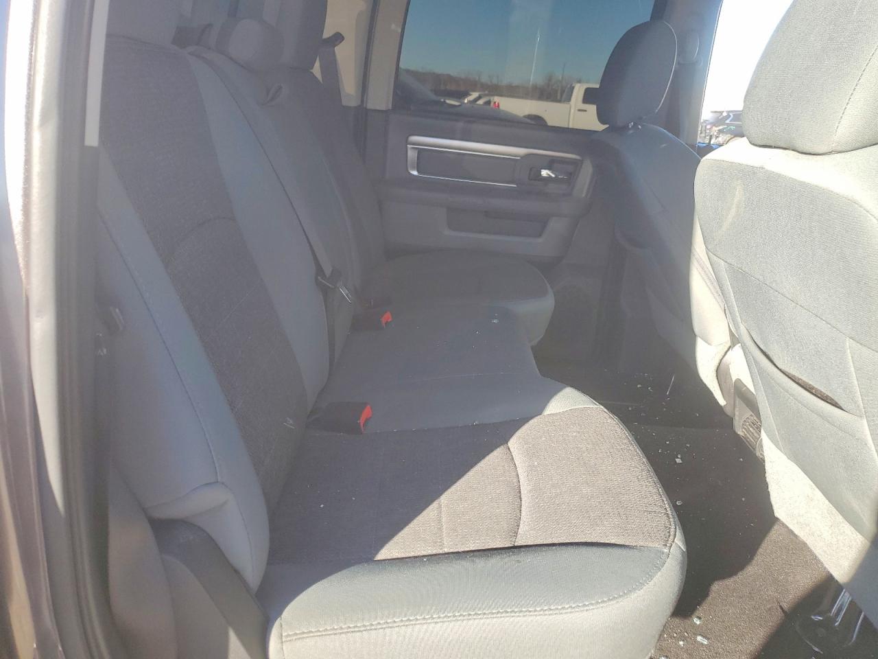 2016 RAM 1500 SLT photo 19