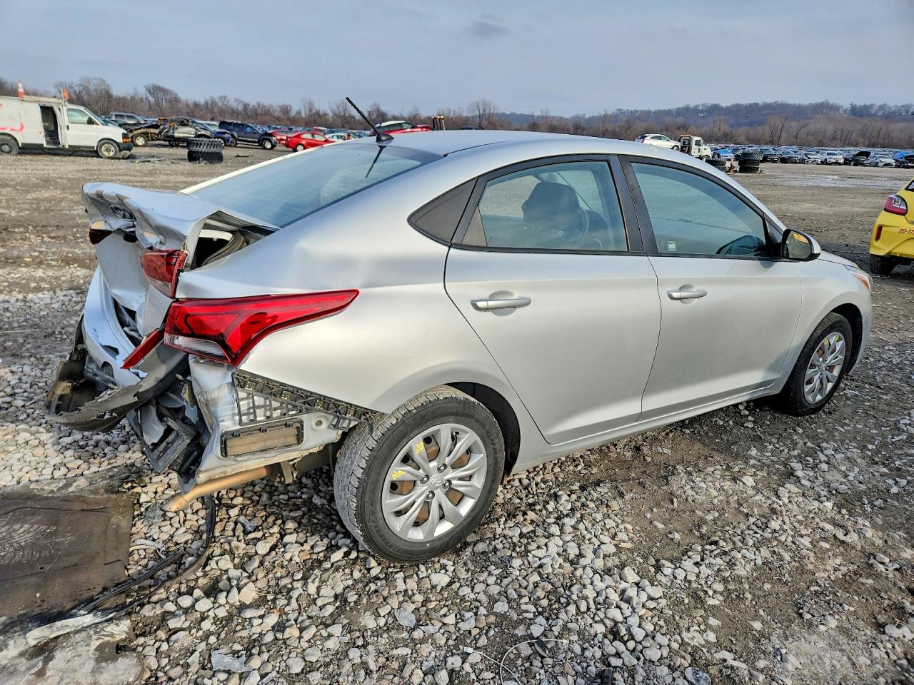2019 HYUNDAI ACCENT SE photo 5