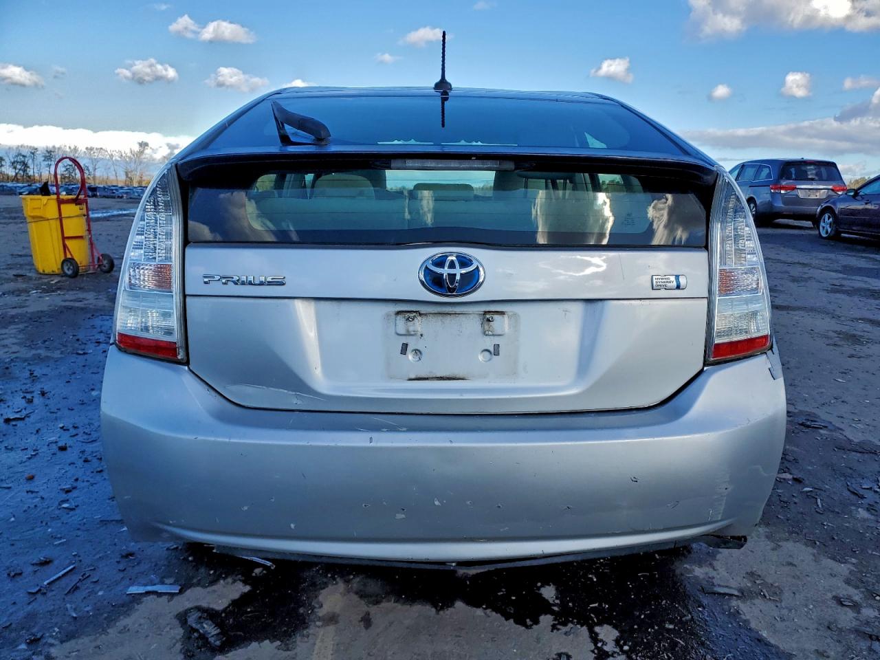 2011 TOYOTA PRIUS photo 6