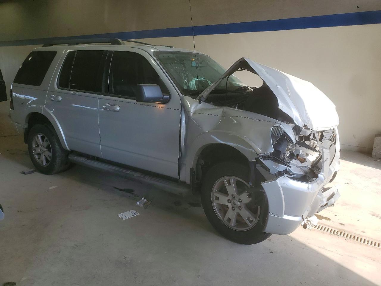 2010 FORD EXPLORER XLT photo 4