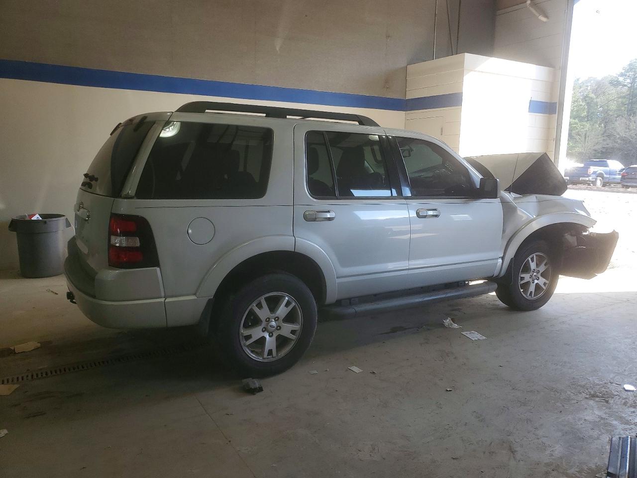 2010 FORD EXPLORER XLT photo 3