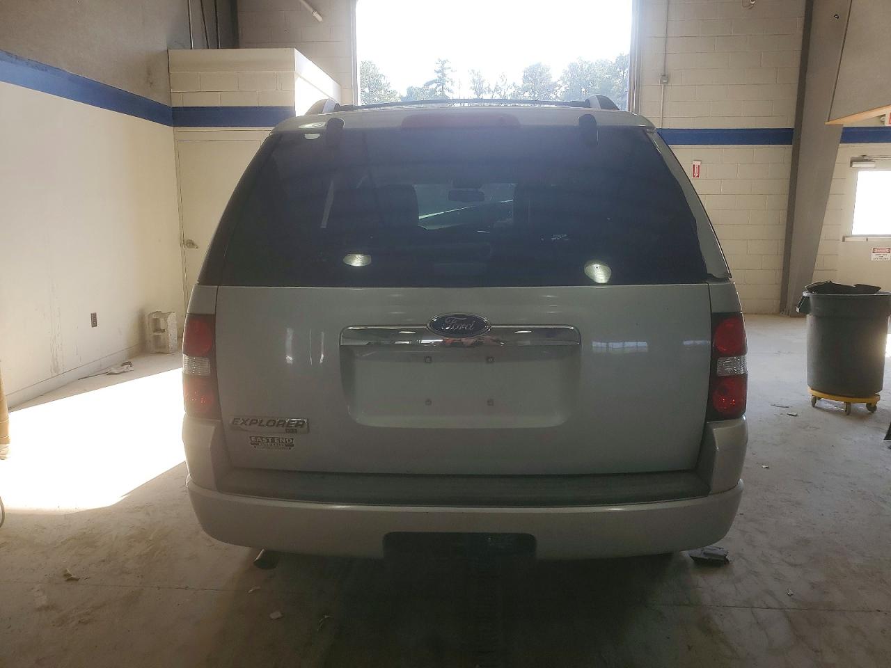 2010 FORD EXPLORER XLT photo 6