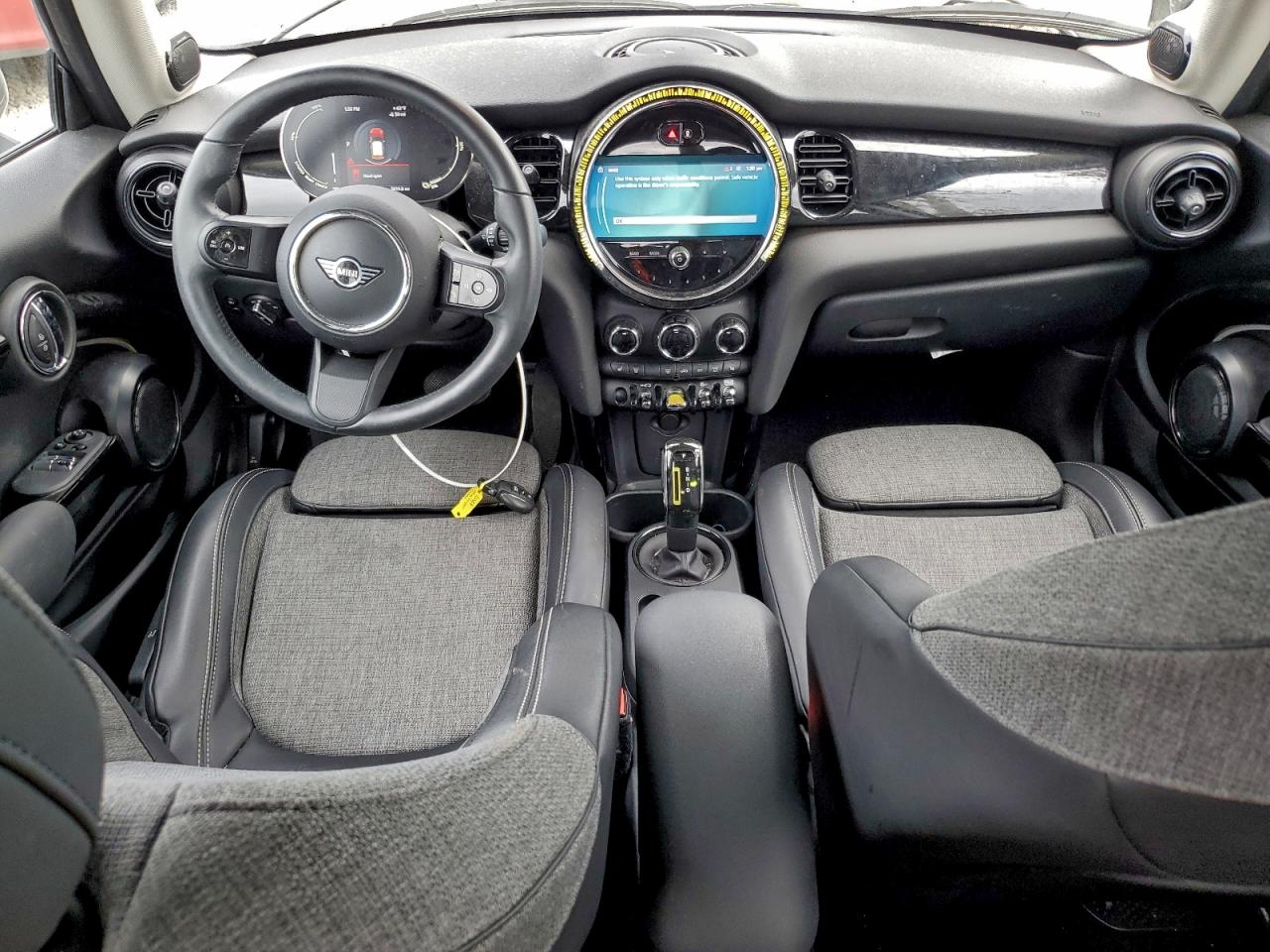 2023 MINI COOPER SE photo 8
