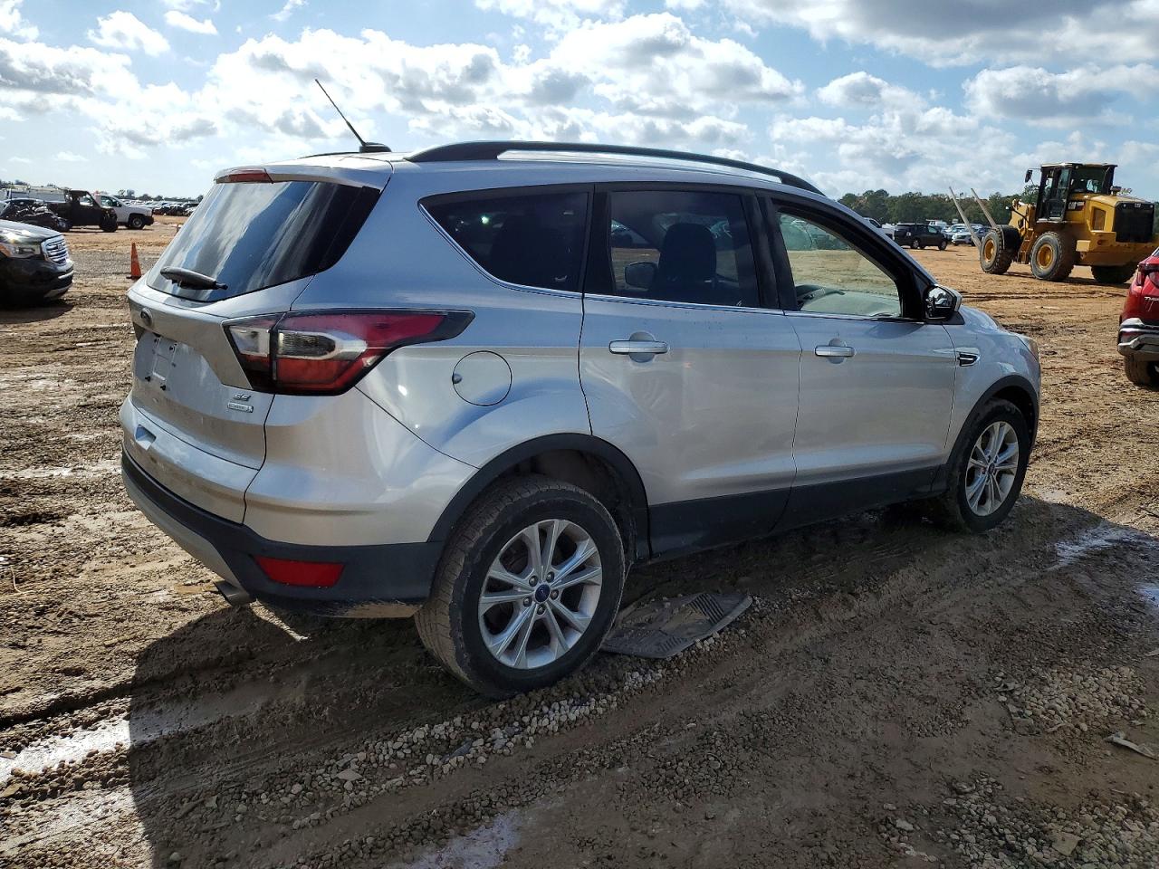 2017 FORD ESCAPE SE photo 3
