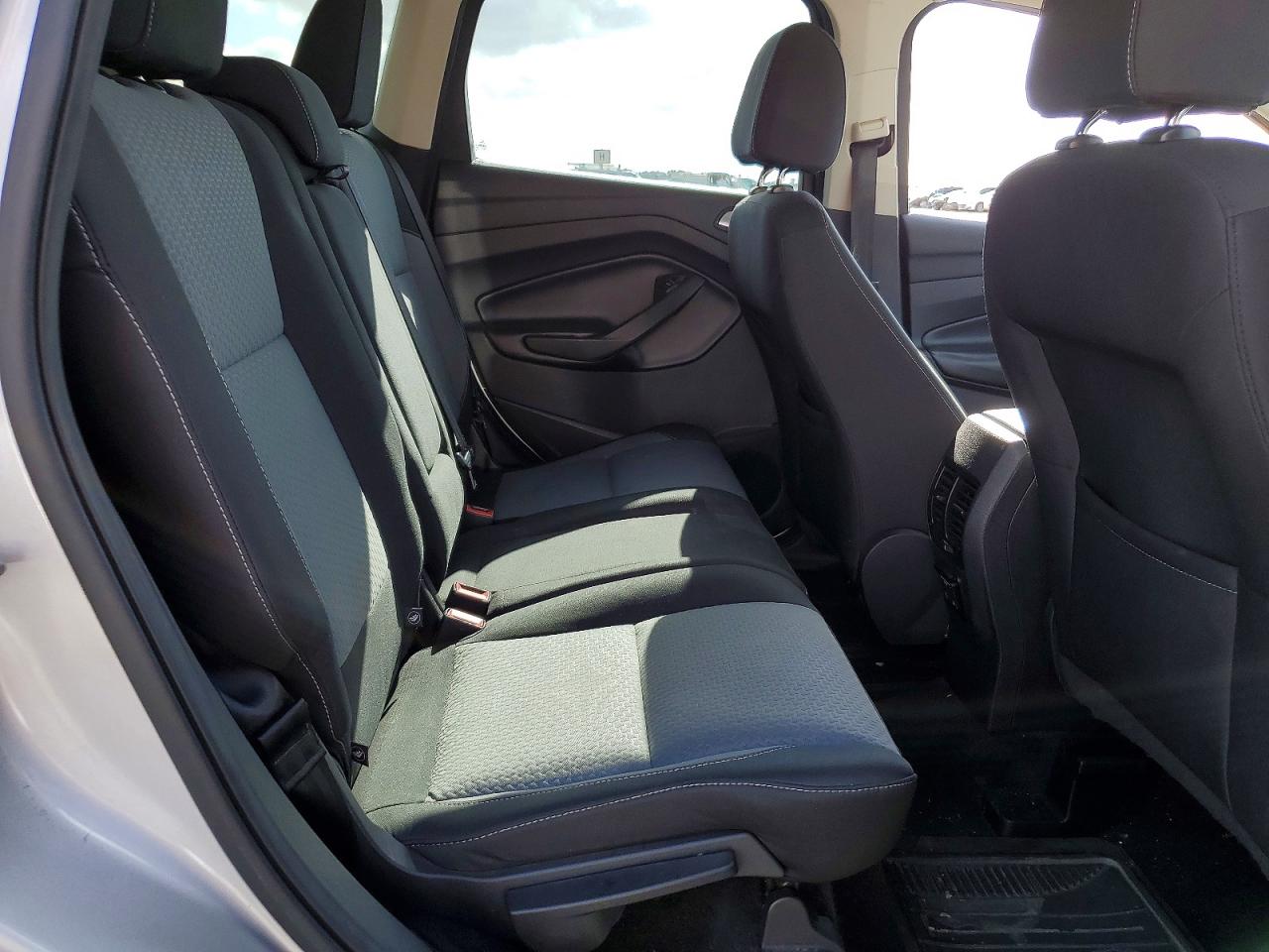 2017 FORD ESCAPE SE photo 10