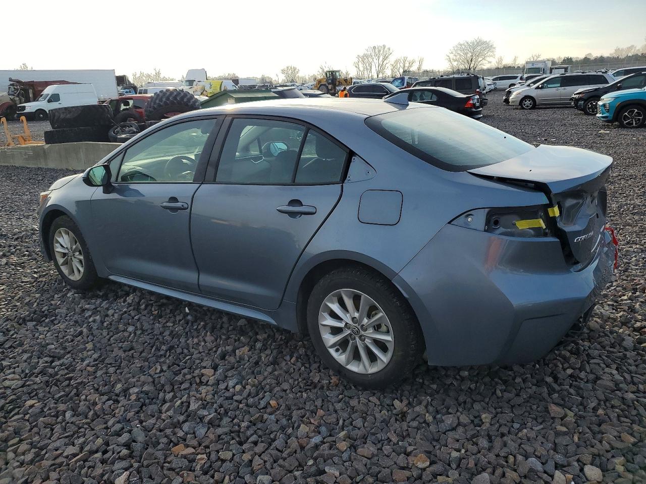 2022 TOYOTA COROLLA LE photo 4