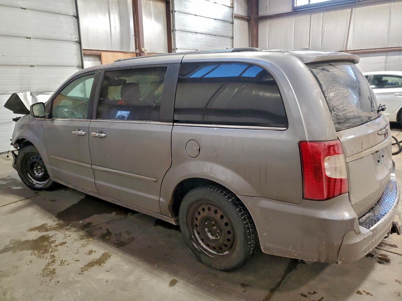 2013 CHRYSLER TOWN & COUNTRY LIMITED photo 2
