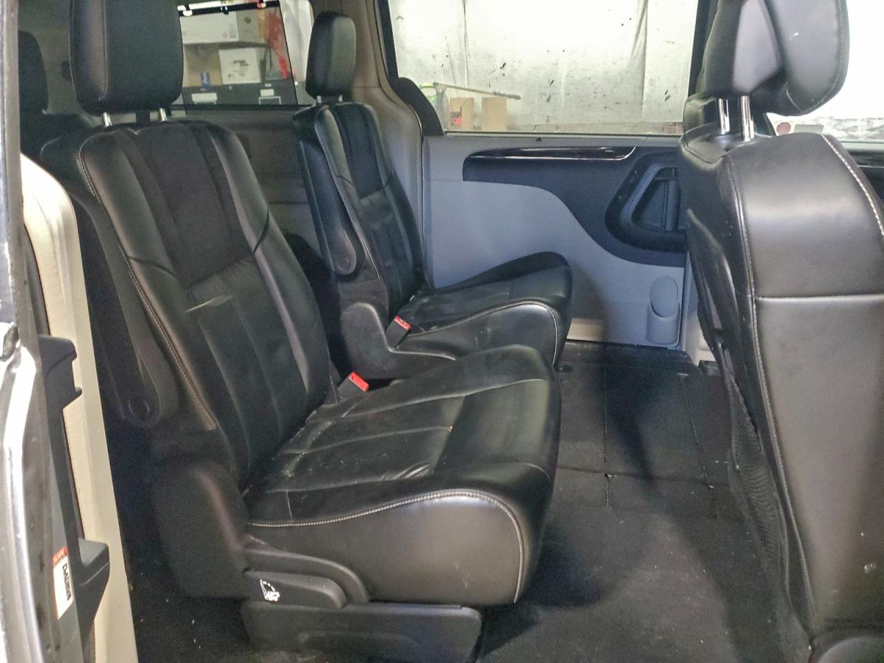 2013 CHRYSLER TOWN & COUNTRY LIMITED photo 11
