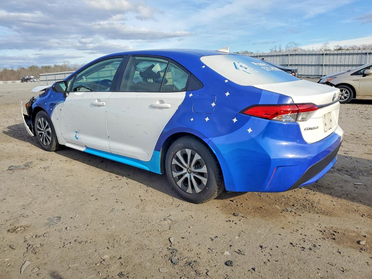 2022 TOYOTA COROLLA LE photo 2