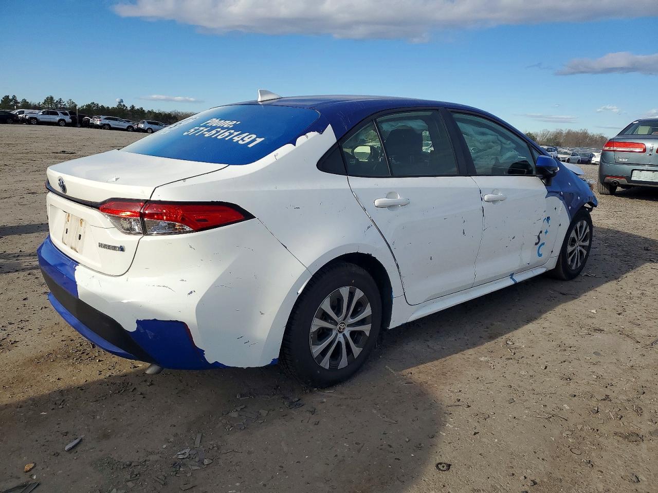 2022 TOYOTA COROLLA LE photo 3