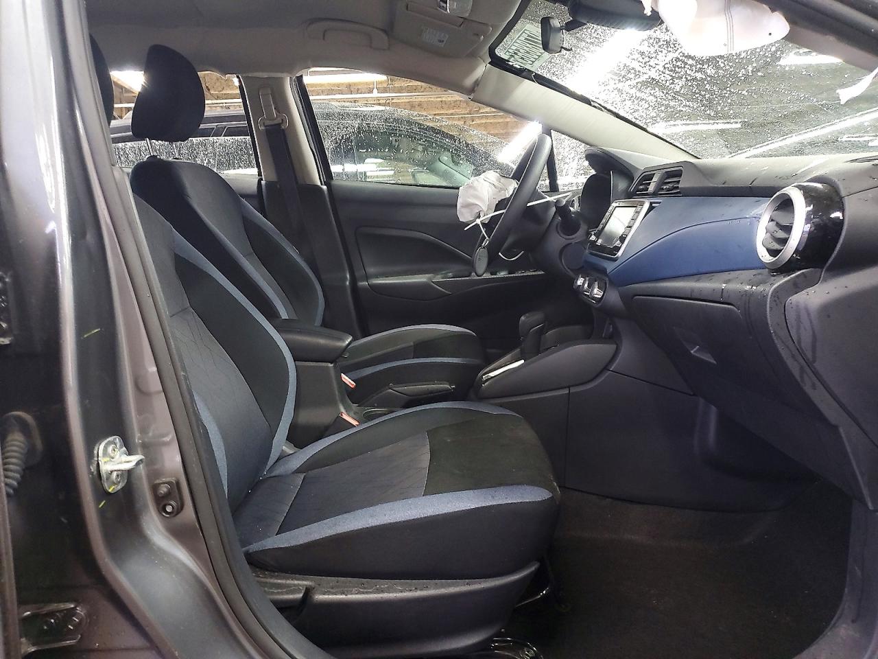 2025 NISSAN VERSA SV photo 7