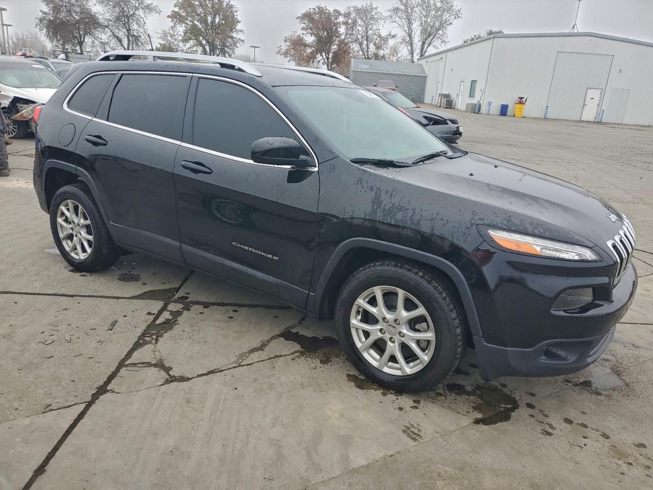 2017 JEEP CHEROKEE LATITUDE photo 4