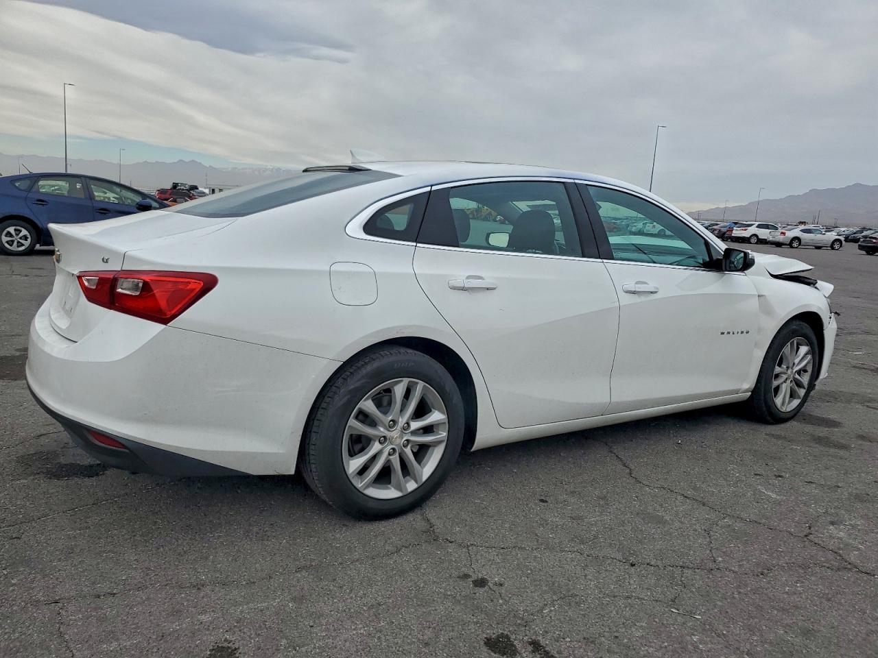 2018 CHEVROLET MALIBU LT photo 5
