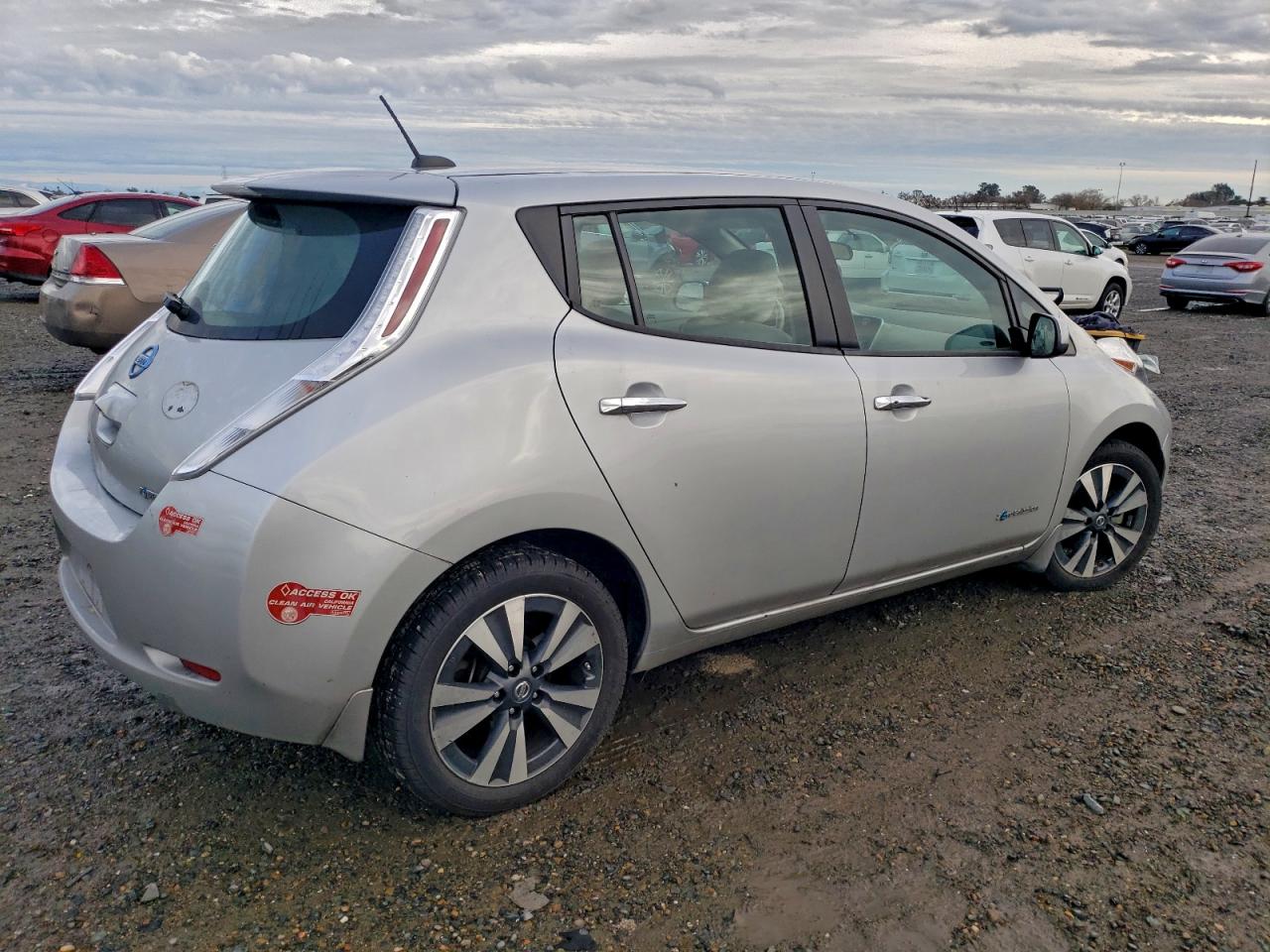 2017 NISSAN LEAF S photo 3