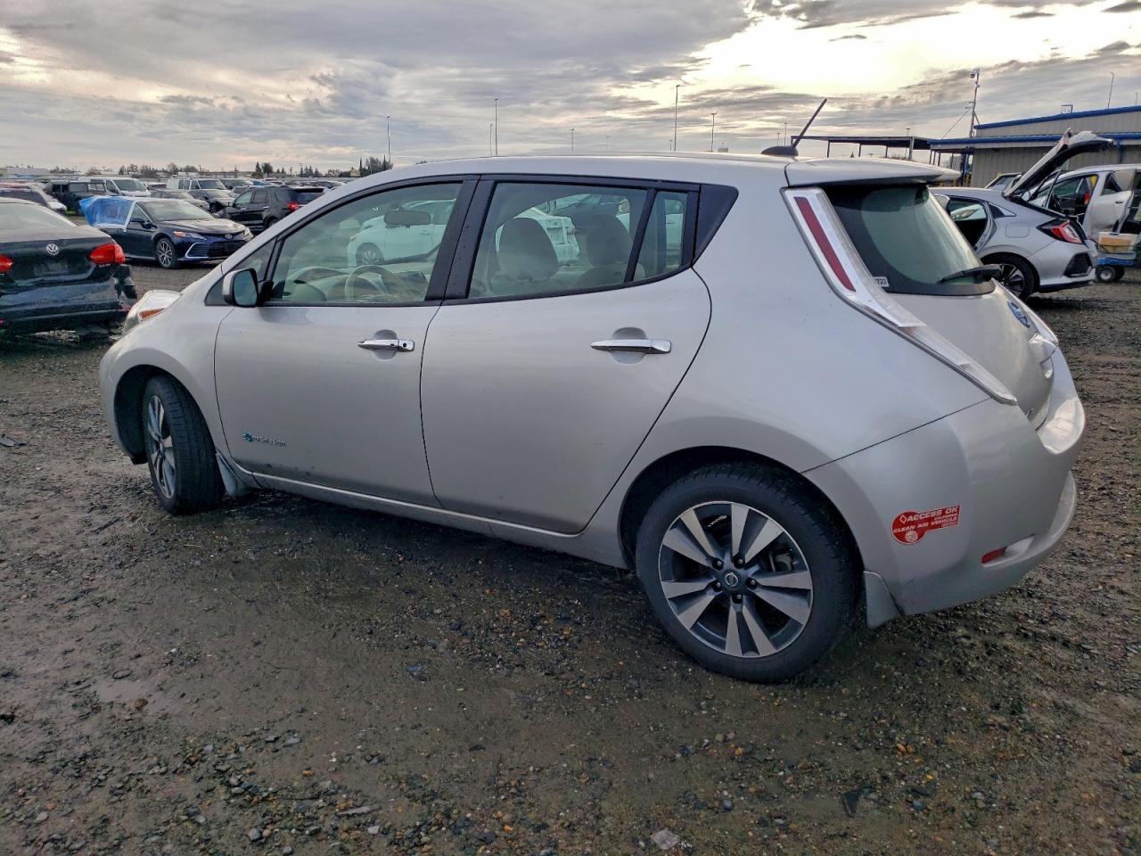 2017 NISSAN LEAF S photo 2