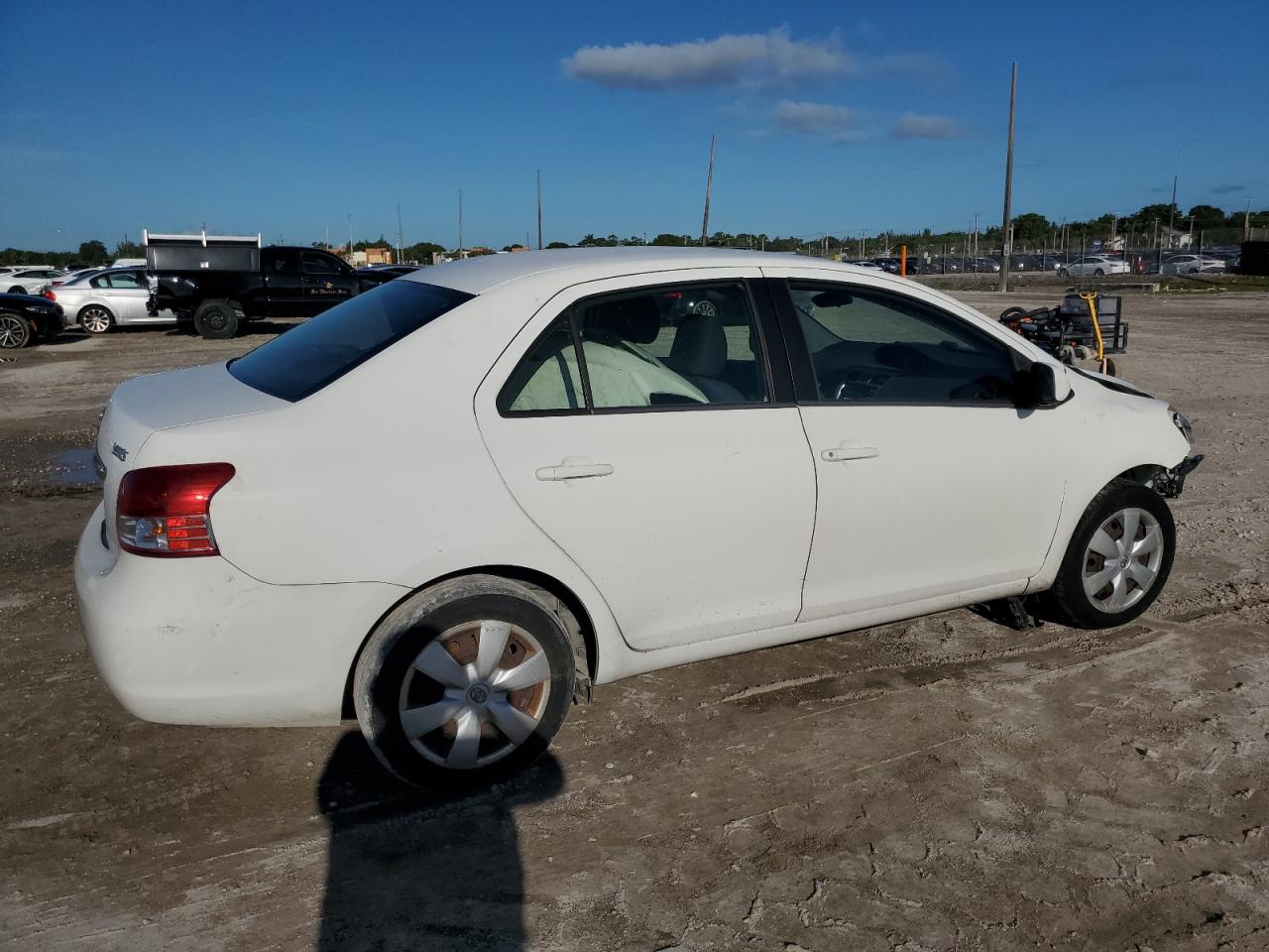 2008 TOYOTA YARIS photo 3