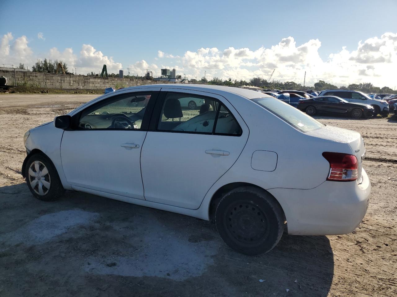 2008 TOYOTA YARIS photo 2