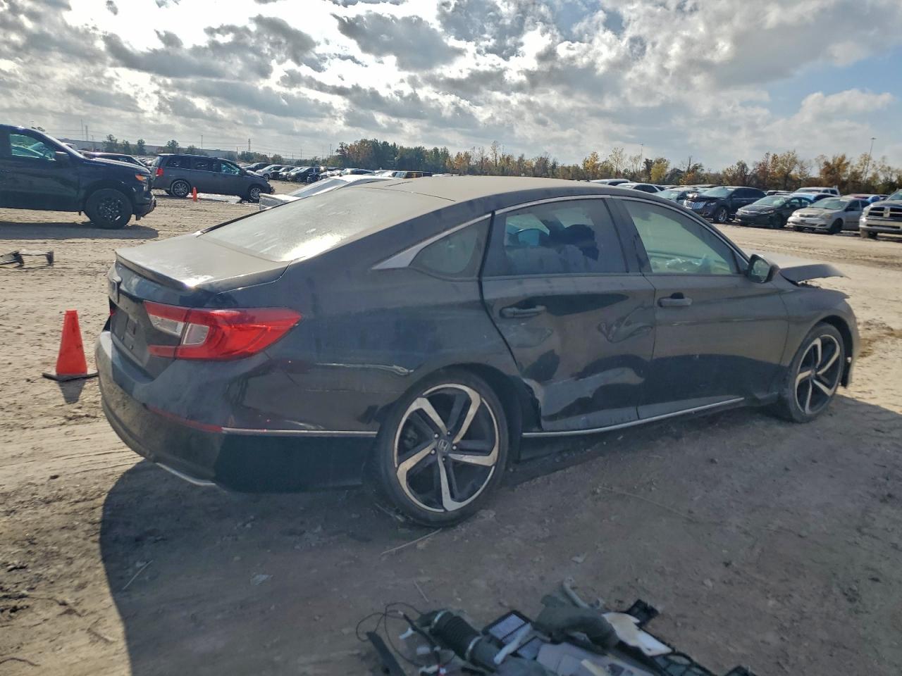 2018 HONDA ACCORD EX photo 3