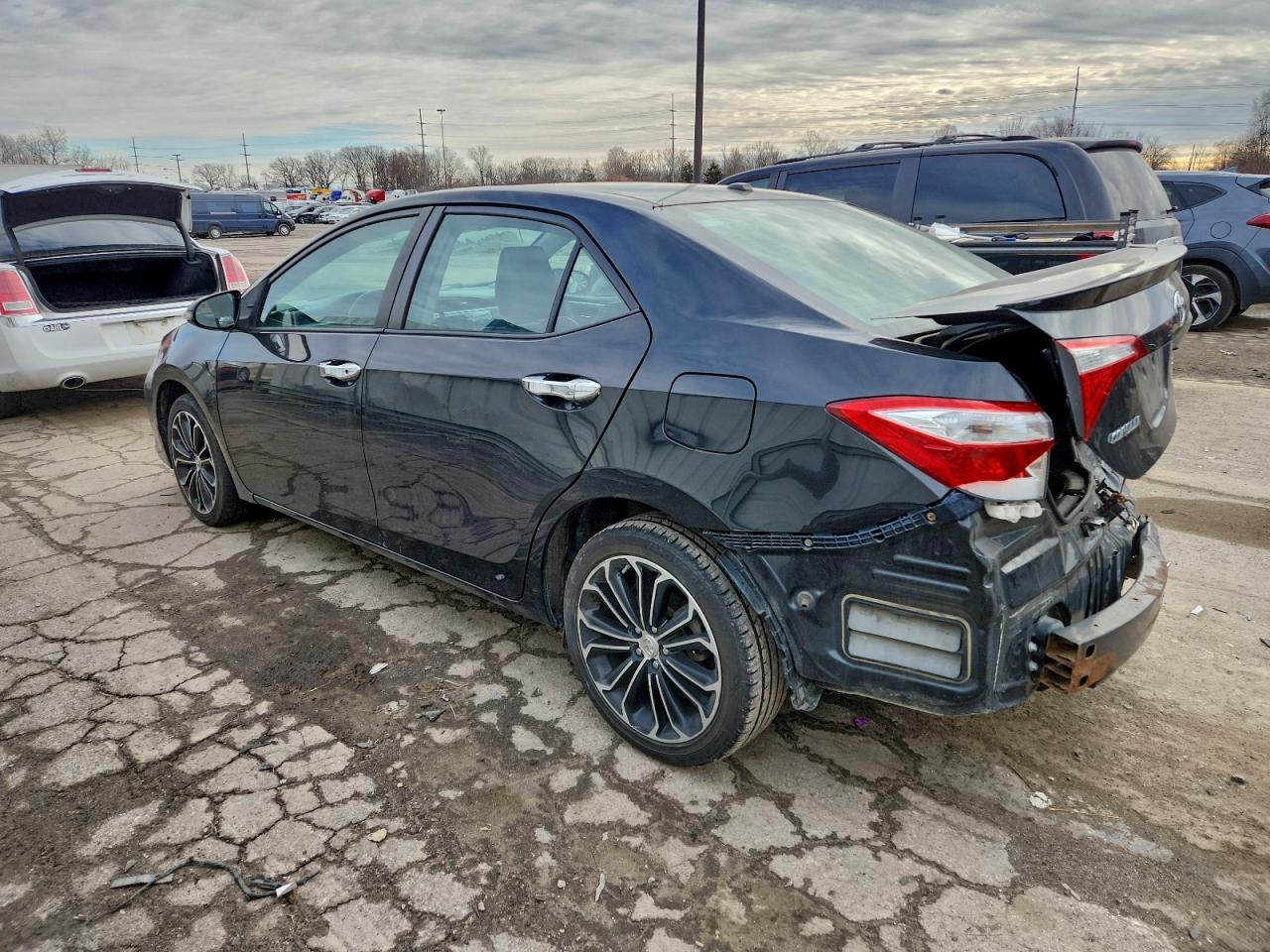 2015 TOYOTA COROLLA L photo 2