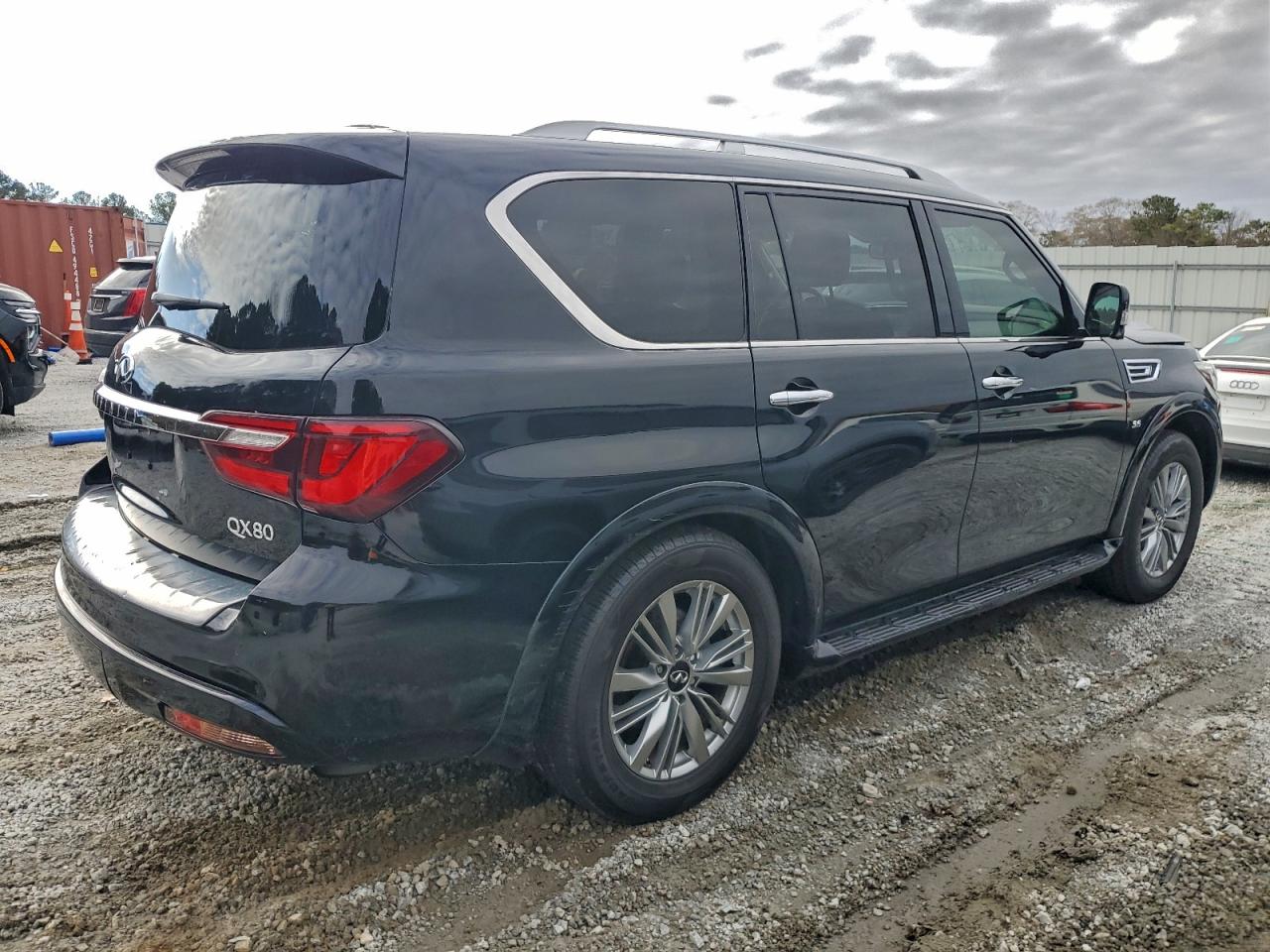 2018 INFINITI QX80 BASE photo 3